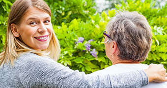Lo que nadie dice del proceso de cuidar a sus padres ancianos